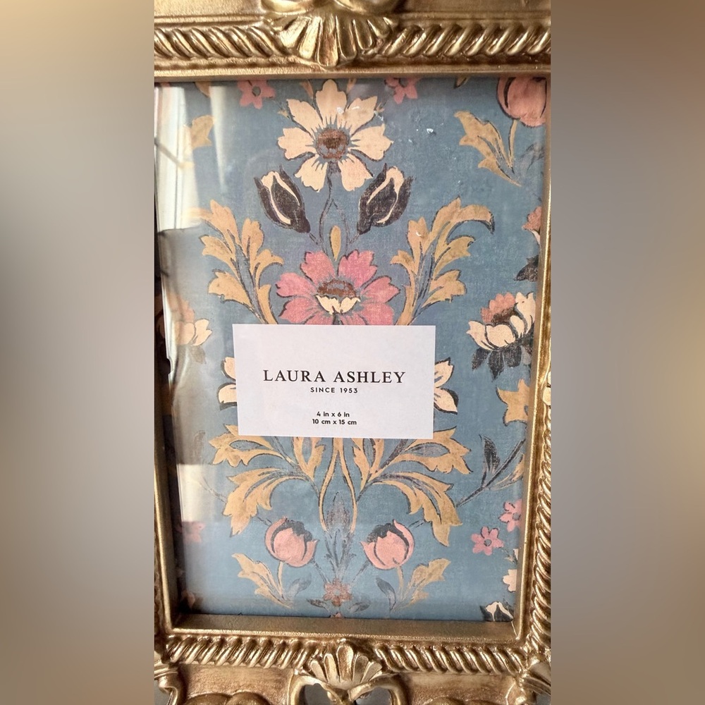 Laura Ashley Elegant Gold ornate Picture Frame for 4”x6” photo - Picture 4 of 9